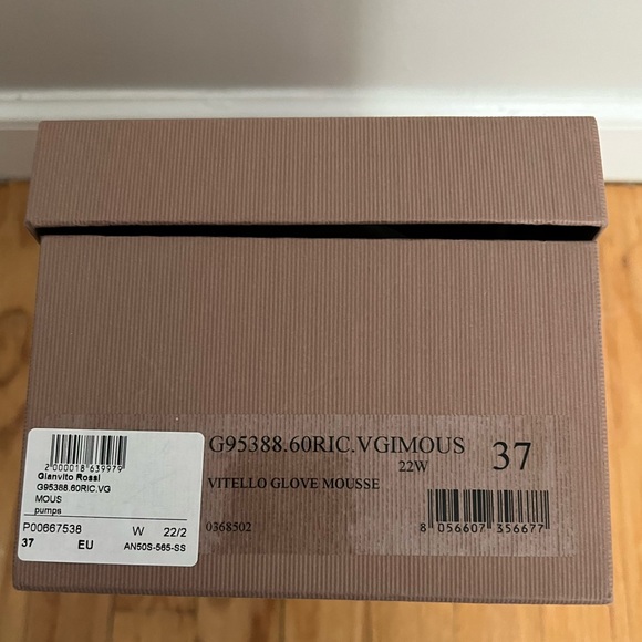 Gianvito Rossi Slingback Pumps - Picture 12 of 16